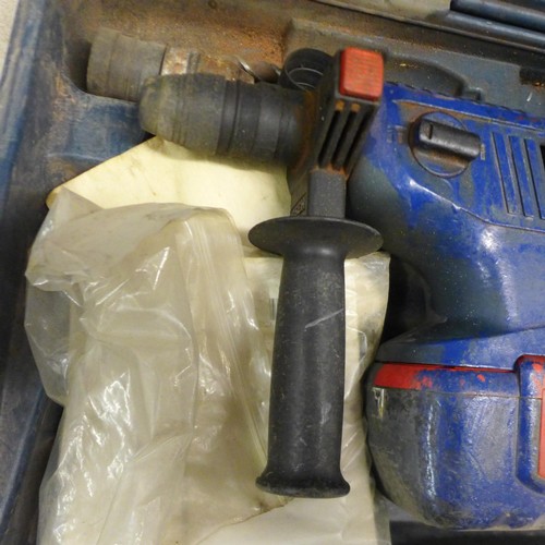 5034 - A Bosch jigsaw, a ladder m8, a Bosch hammer drill and tray of various hand tools