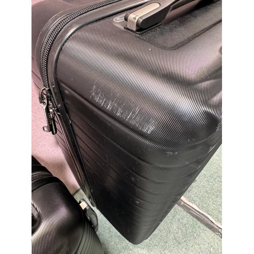 6211 - Delsey Paris black 2 piece hard shell suitcases (336-203) *This lot is subject to Vat