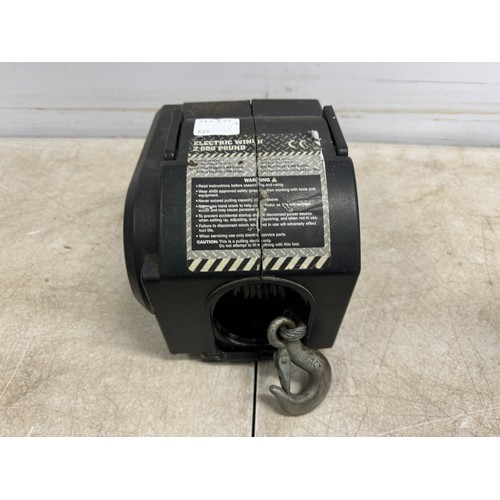 5019 - A 2000 lbs capacity electric winch