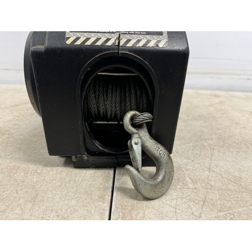 5019 - A 2000 lbs capacity electric winch