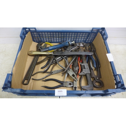 5005 - A quantity of hand tools including adjustable pliers, pincers and saw setters etc.