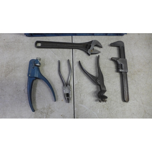 5005 - A quantity of hand tools including adjustable pliers, pincers and saw setters etc.