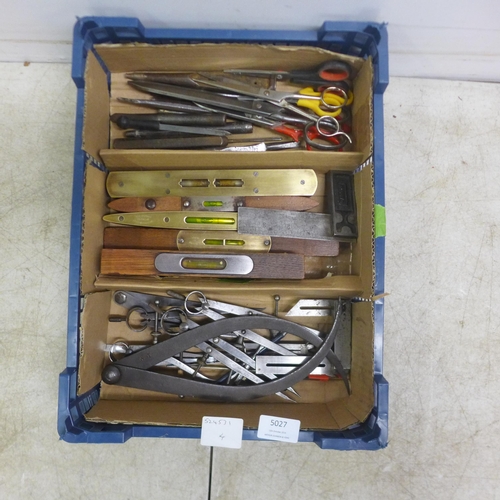 5027 - A collection of vintage woodworking tools including punches, spirit levels, scissors and dividers