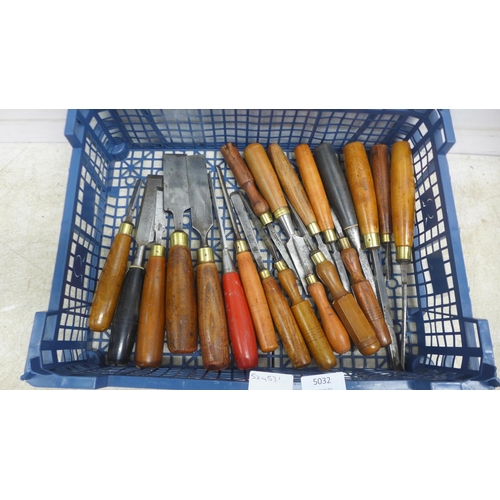 5032 - 21 vintage woodworking chisels and gauges including Sorby, Marples and other Sheffield Steel tools