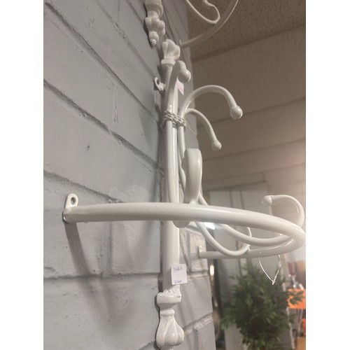 3134 - A pair of hat and coat hooks