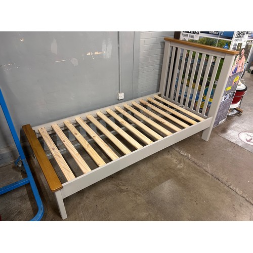 3053 - A grey wooden single bed