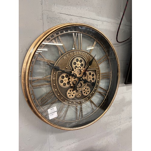 3078 - A gold mechanical clock