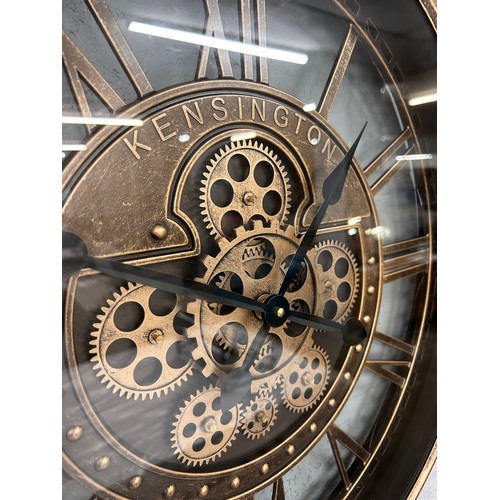 3078 - A gold mechanical clock