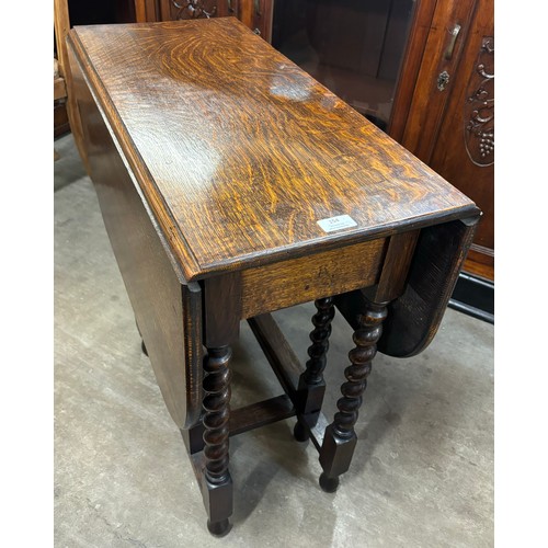 154 - An early 20th Century oak barleytwist table