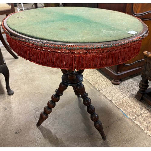 185 - A Victorian walnut circular gypsy's table