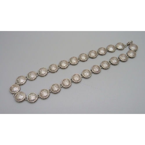 1005 - A heavy silver necklace, 72g, 43.5cm