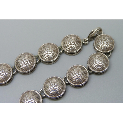 1005 - A heavy silver necklace, 72g, 43.5cm