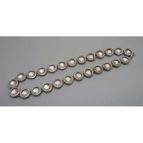 1005 - A heavy silver necklace, 72g, 43.5cm