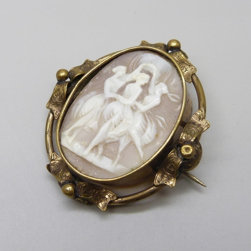 1014 - A Victorian gilt metal cameo brooch, 4.4 x 4cm