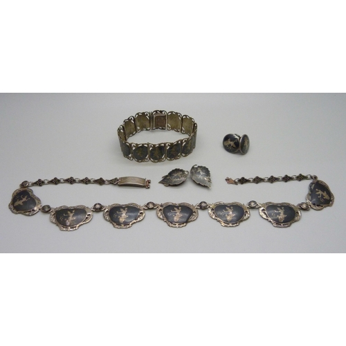 1017 - Siam silver jewellery, a bracelet, two pairs of earrings, and a necklace (clasp a/f), 82g