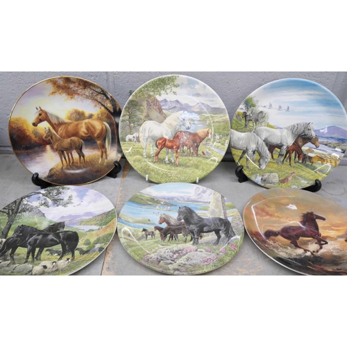 1045 - Eighteen horse related collectors plates including Wedgwood Bradex Untamed Spirit **PLEASE NOTE THIS... 