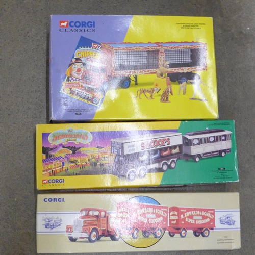 662 - A Corgi Classics 11201 Circus ERF KV Artic with cages, lions, tigers, pedestal and tamer, 24801 Show... 