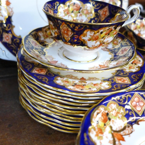 666 - A Royal Albert Heirloom tea set, 12 cups, 11 saucers, 12 side plates, (39 pieces in total)