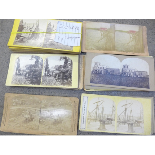 671 - Two stereoscopic viewers and a collection of 135 cards, various subjects and places, Scotland, China... 