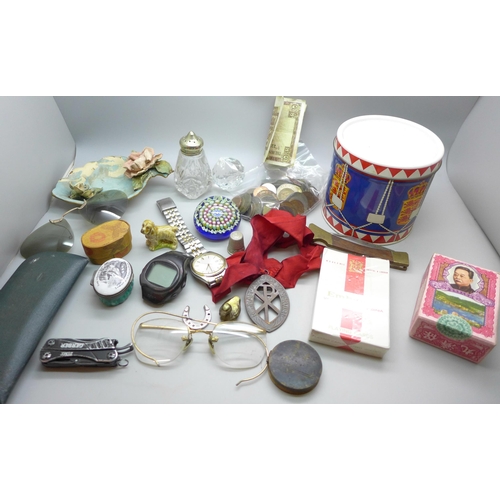 675 - Assorted items including coins, a paperweight, a patch box, etc.