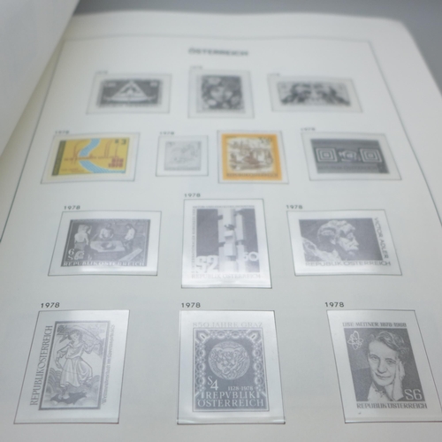 676 - A Davo printed album for Austrian stamps 1997 with mint collection, (cataloging £750+)