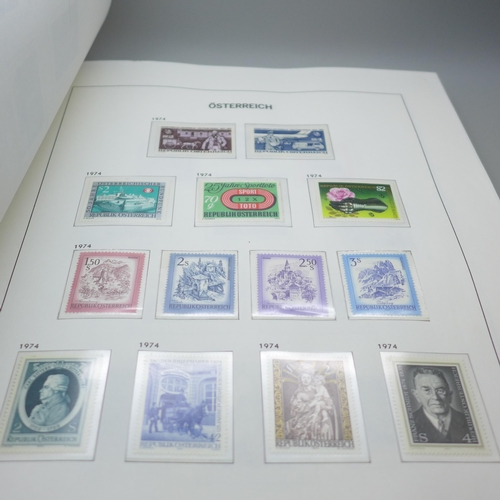 676 - A Davo printed album for Austrian stamps 1997 with mint collection, (cataloging £750+)