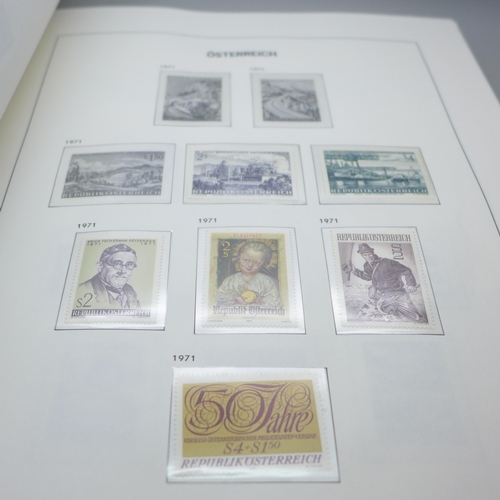 676 - A Davo printed album for Austrian stamps 1997 with mint collection, (cataloging £750+)