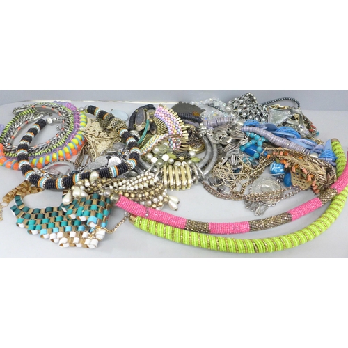 677 - A collection of statement piece jewellery necklaces