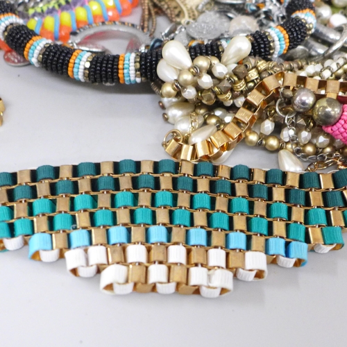 677 - A collection of statement piece jewellery necklaces