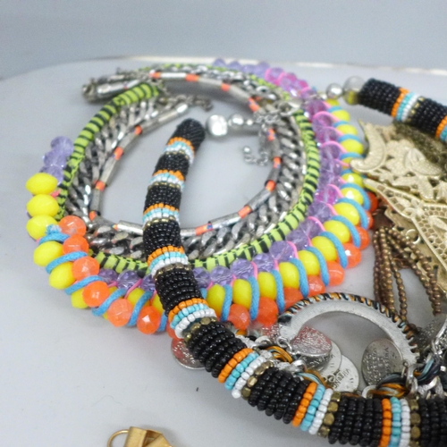 677 - A collection of statement piece jewellery necklaces