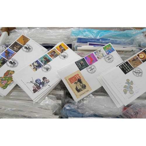 711 - Stamps; Great Britain, collection of approximately 500 definitive and commemorative first day covers... 