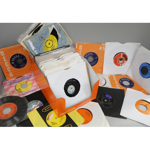 734 - A collection of 1970s and 80s 45rpm records, (100)