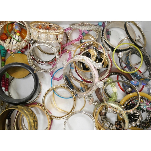 746 - A large collection of costume jewellery