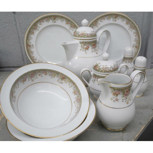 765 - A Noritake Ireland Morning Jewel tea and dinner service