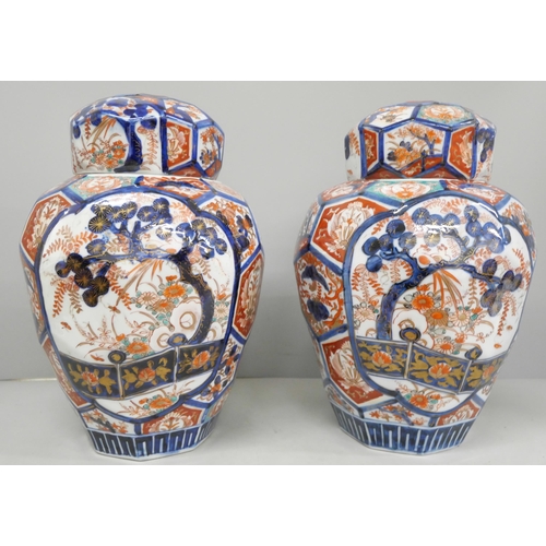 791 - A pair of 19th century Japanese Imari vases, with lids and covers, 26.5cm