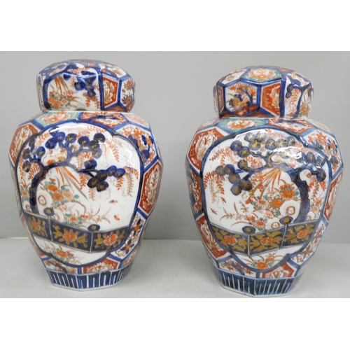 791 - A pair of 19th century Japanese Imari vases, with lids and covers, 26.5cm