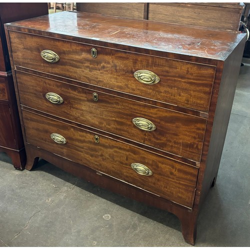 198 - A George III mahogany chest of drawers