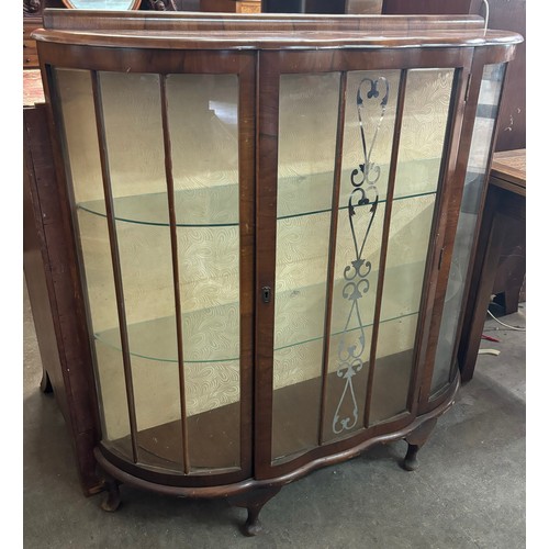 199 - An early 20th Century walnut display cabinet