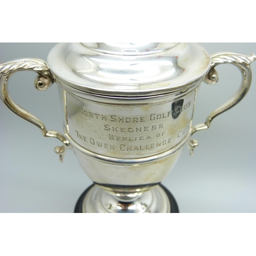 816 - Two silver engraved golf trophies - lidded example Sheffield 1937, and Birmingham 1939, tallest 14cm... 