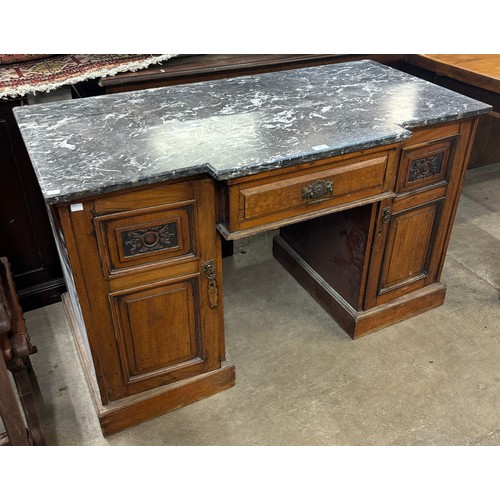 202 - A Victorian oak and marble topped breakfront washstand