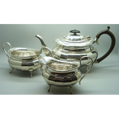 820 - An Edward Viner silver three piece tea service, Sheffield 1957, total weight 1098g