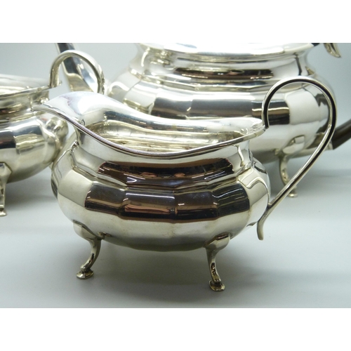 820 - An Edward Viner silver three piece tea service, Sheffield 1957, total weight 1098g