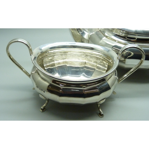 820 - An Edward Viner silver three piece tea service, Sheffield 1957, total weight 1098g