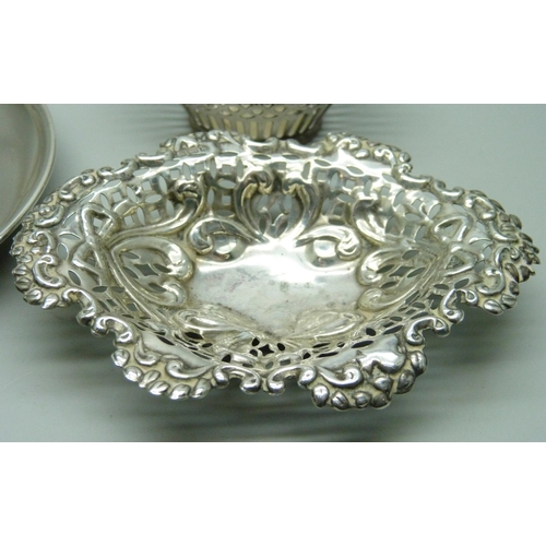 825 - A collection of silver - a Dutch Salt, 1833, two dishes and an ash tray, largest 12cm, 126g total