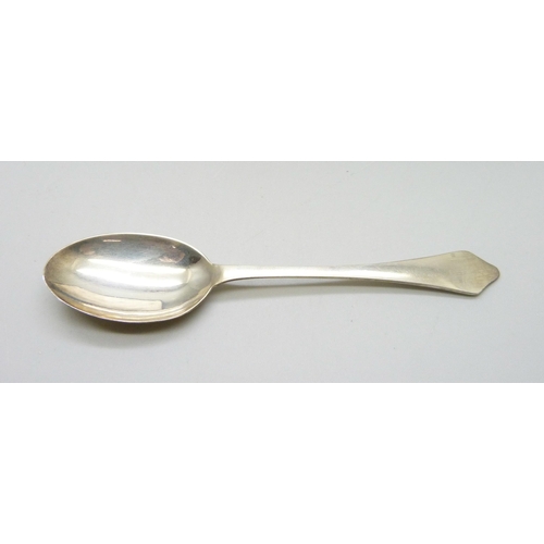 841 - A cased set of six Mappin & Webb silver rattail spoons, Sheffield 1924, 47g