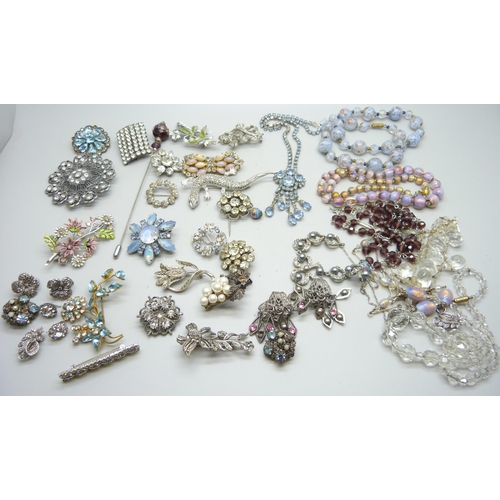 847 - A collection of costume jewellery including brooches and necklaces