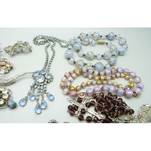 847 - A collection of costume jewellery including brooches and necklaces