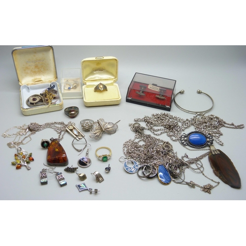 858 - A collection of jewellery - white metal chains lacking clasps, 67g, silver rings, a silver and amber... 