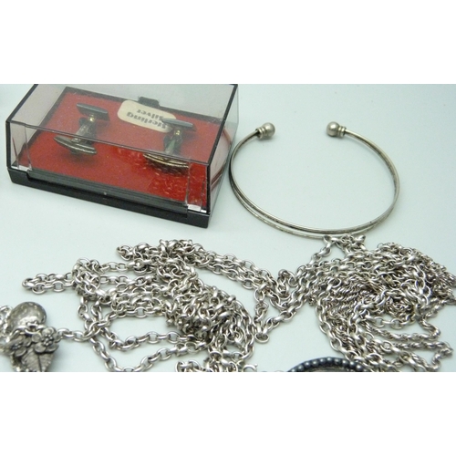 858 - A collection of jewellery - white metal chains lacking clasps, 67g, silver rings, a silver and amber... 