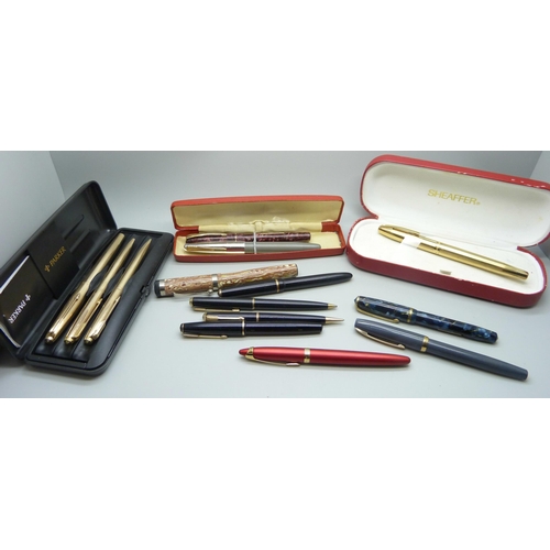 860 - A collection of pens - two Wyvern fountain pens with gold nibs, two Parker pens with gold nibs and t... 